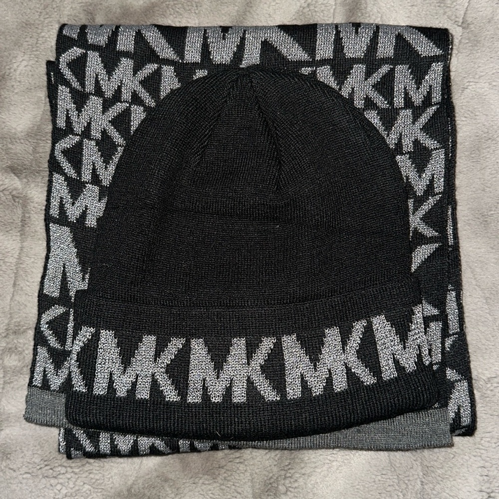NWOT Michael Kors Black and Silver Scarf and Beanie set